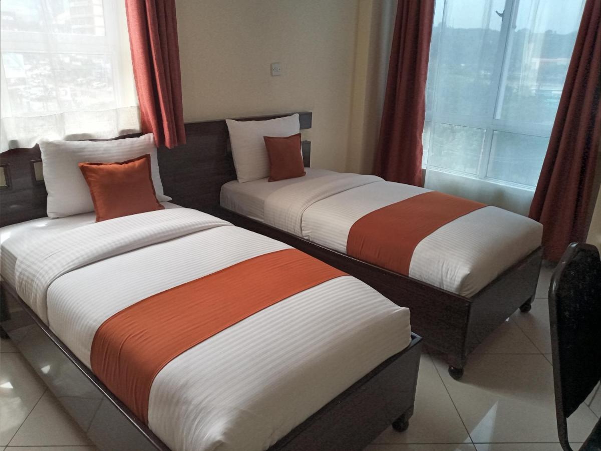 Claire De Lune Moonlight Hotel ناكورو المظهر الخارجي الصورة