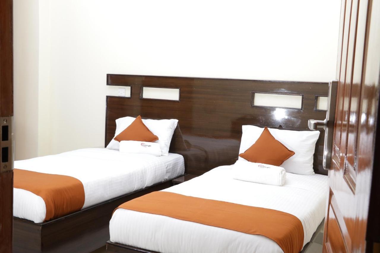 Claire De Lune Moonlight Hotel ناكورو المظهر الخارجي الصورة