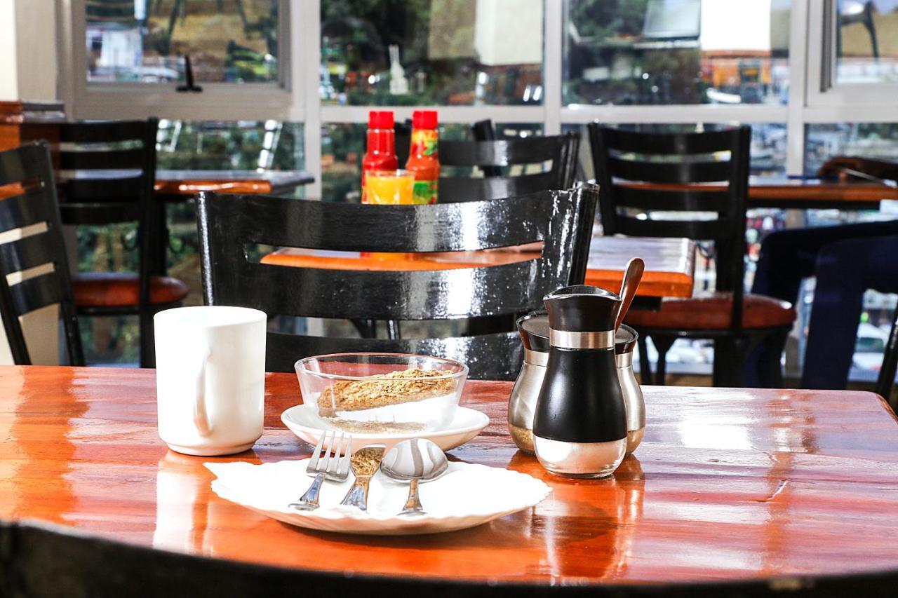 Claire De Lune Moonlight Hotel ناكورو المظهر الخارجي الصورة